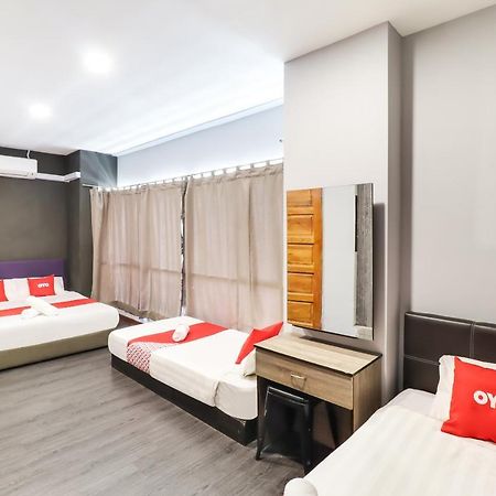 Oyo 89381 Moonnight Hotel Batu Caves Eksteriør billede
